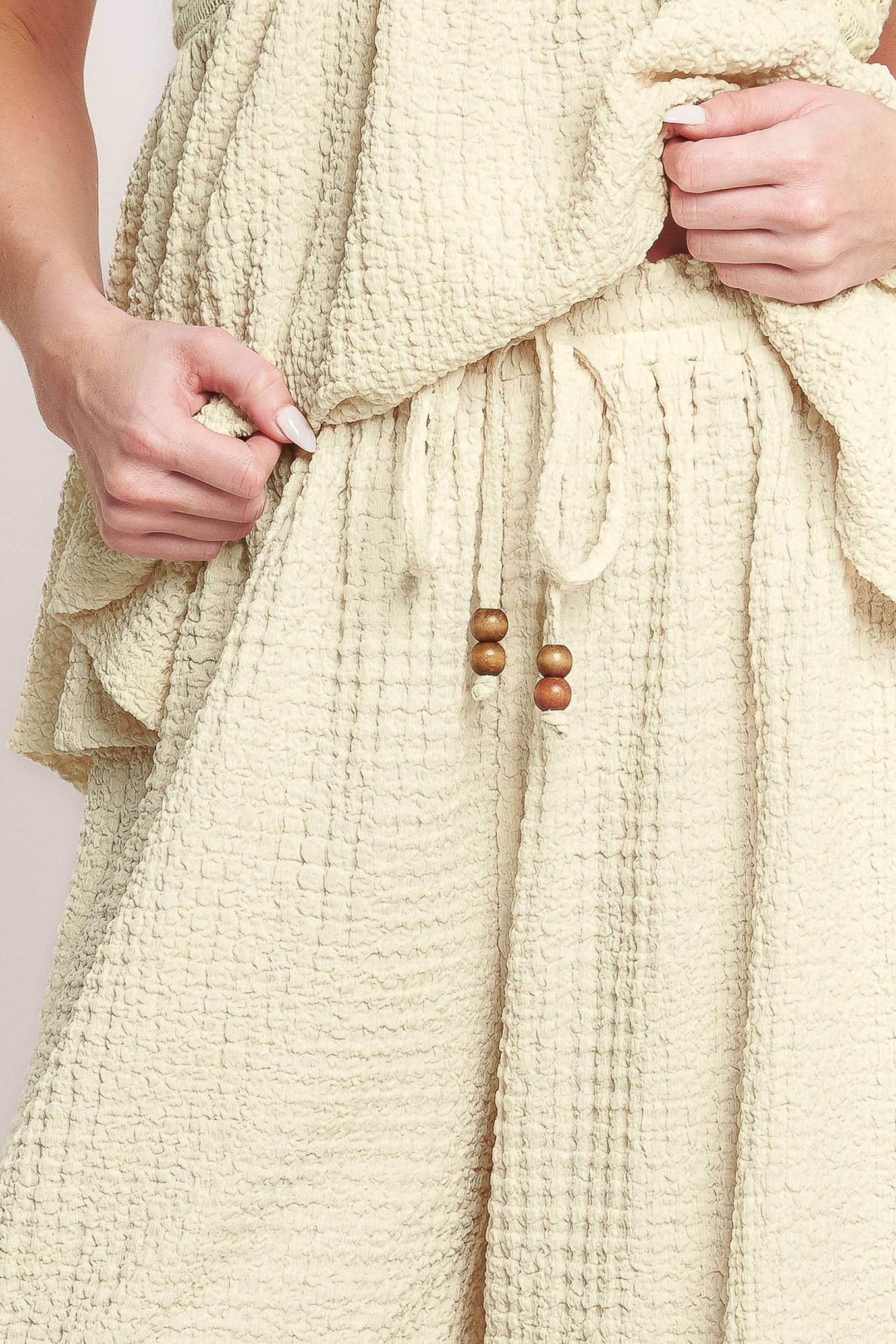 A textured stretch woven pant featuring elasticized waist with front tie and wide leg. Matching top IT13998B.

Details:

Self: 98% Polyester 2% Spandex

Size & Fit

-Model is 5`8" And Wearing Size Small
-Measurements Taken From Size Small
-Approx. Length: 42"