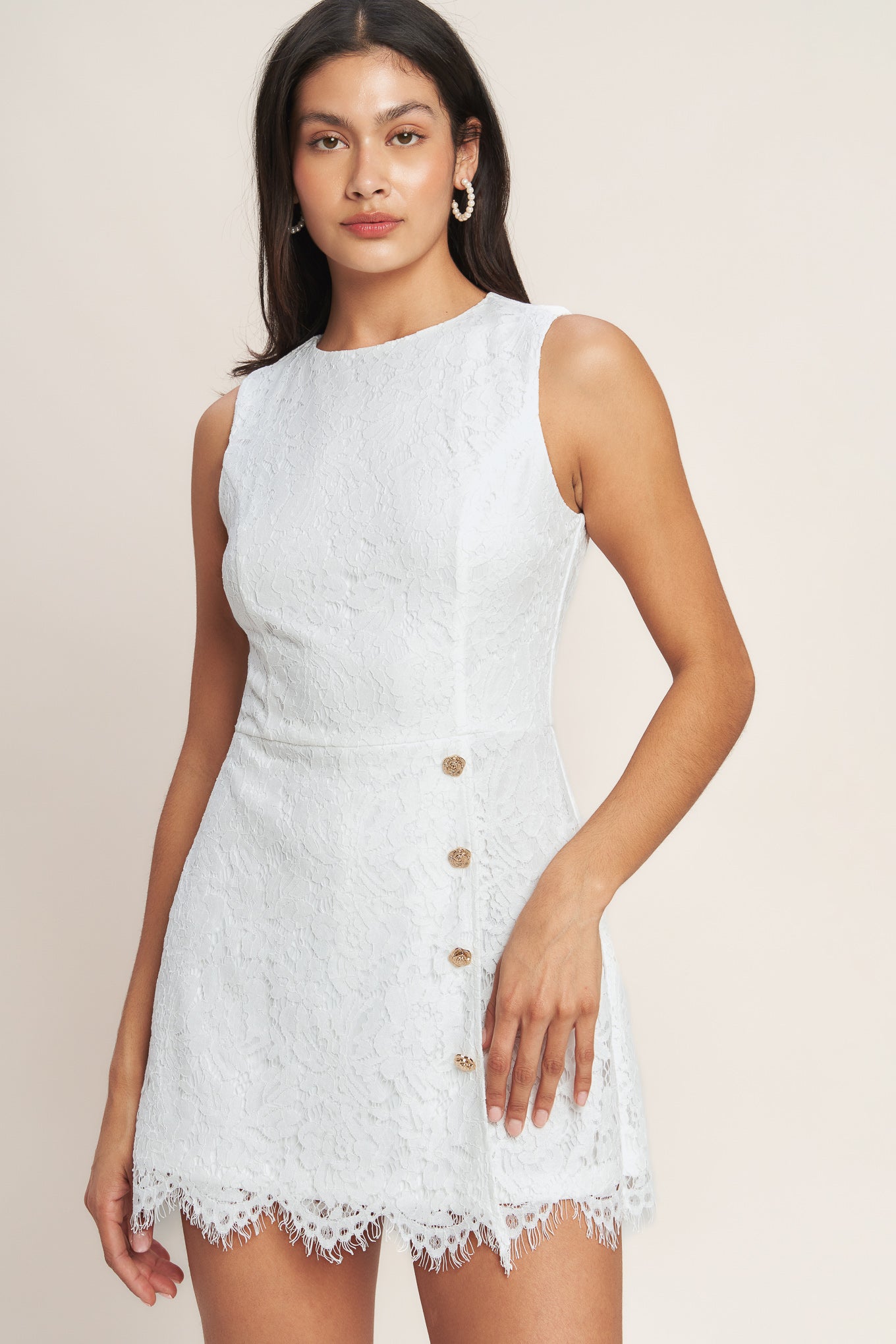 
A washed denim skort featuring embroidered ruffle hem and side zipper closure

Details:

Self : 99% Cotton 1% Spandex

Size &amp; Fit

- Model is 5`8" And Wearing Size Small
- Measurements Taken From Size Small
- Approx. Length: 16" Flying Tomato