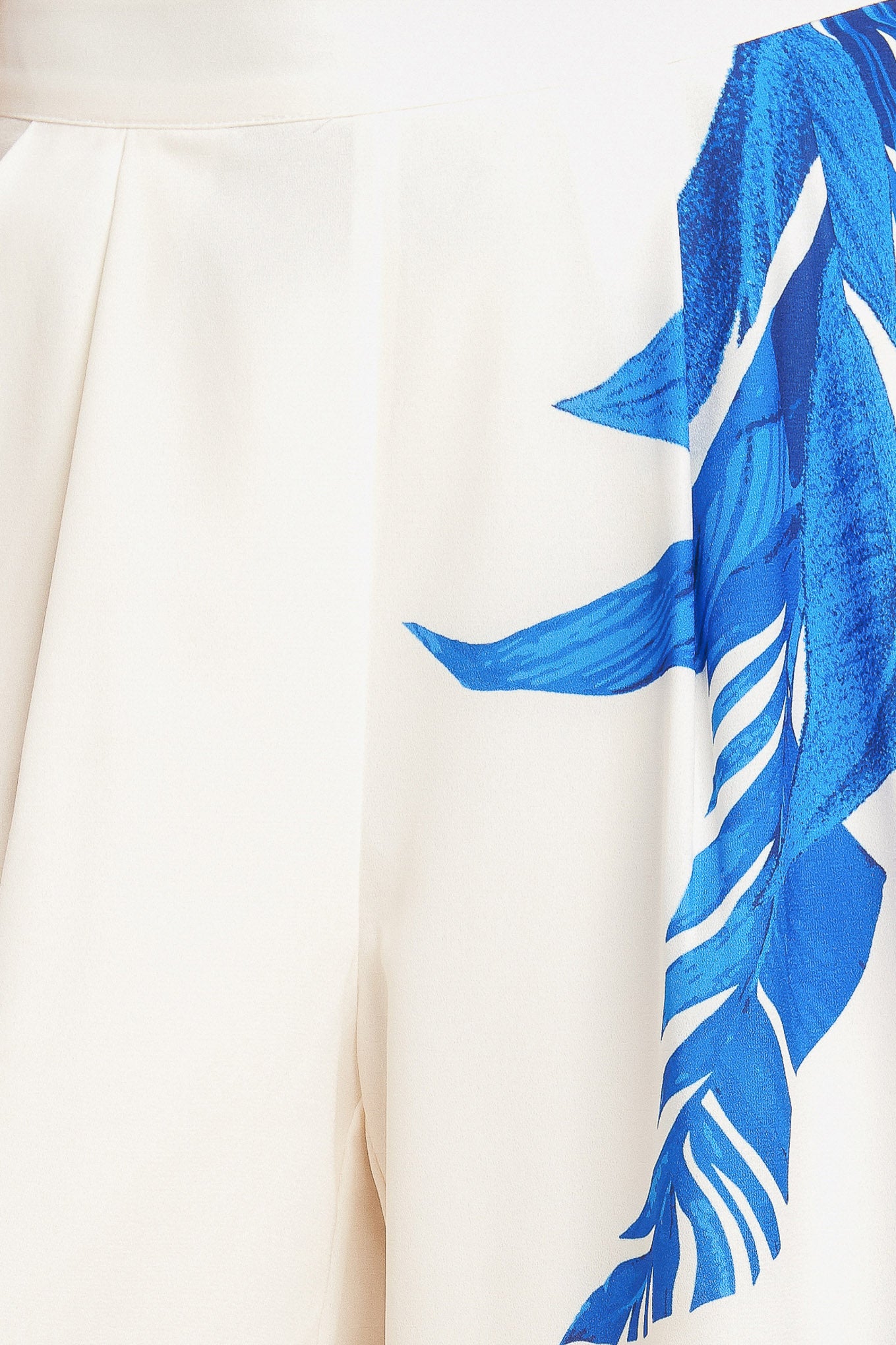 
A printed woven pant with front pleat, wide leg and side zipper closure. Matching top IT14009B

Details:

Self : 100% Polyester
Lining : 100% Polyester

Size &amp; Fit

- Model is 5`8" And Wearing Size Small
- Measurements Taken From Size Small
- Approx. Length: 44" Flying Tomato