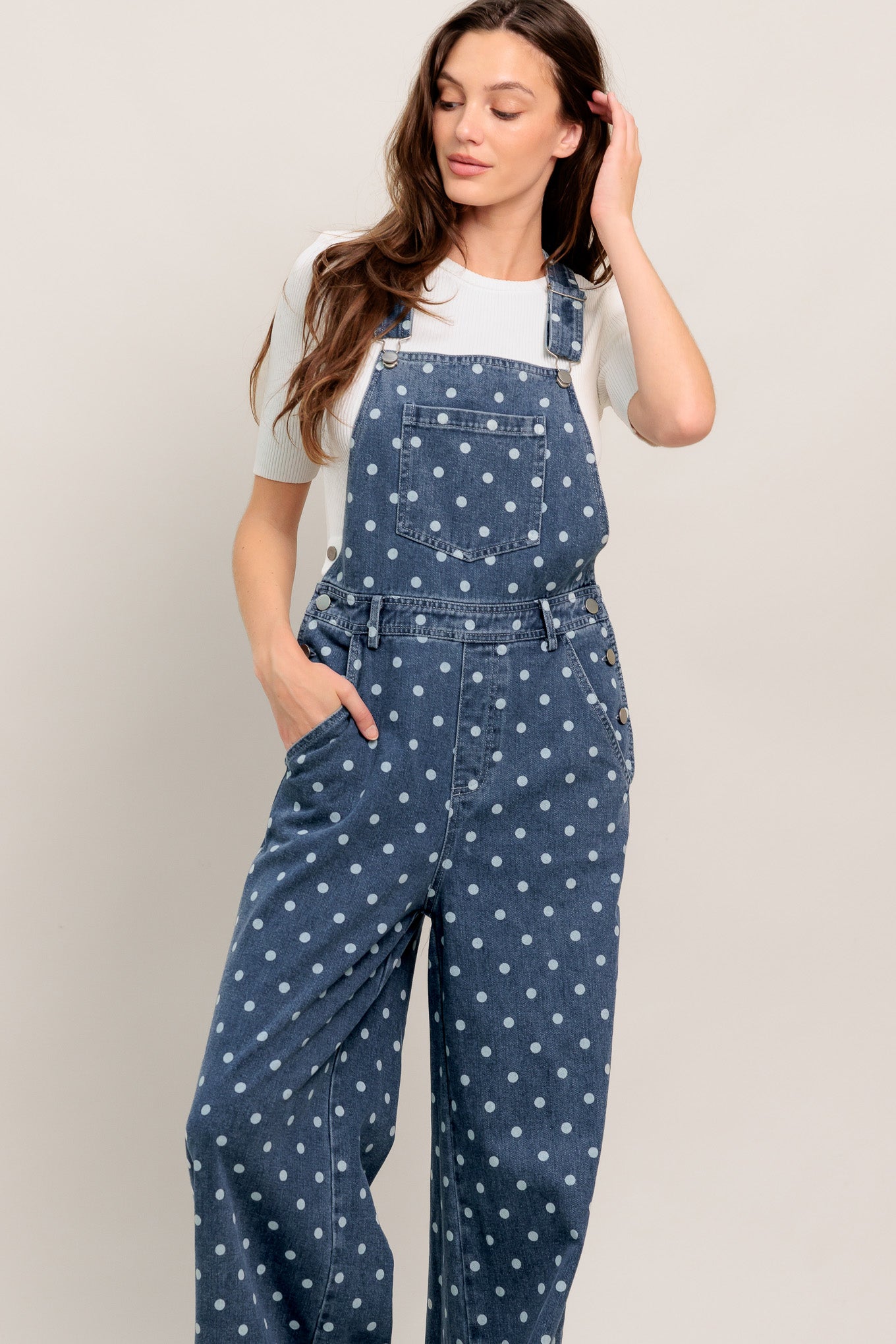 
A printed denim overall with pockets and wide leg

Details:

Self : 100% Cotton

Size &amp; Fit

- Model is 5`8" And Wearing Size Small
- Measurements Taken From Size Small
- Approx. Length: 60" Flying Tomato