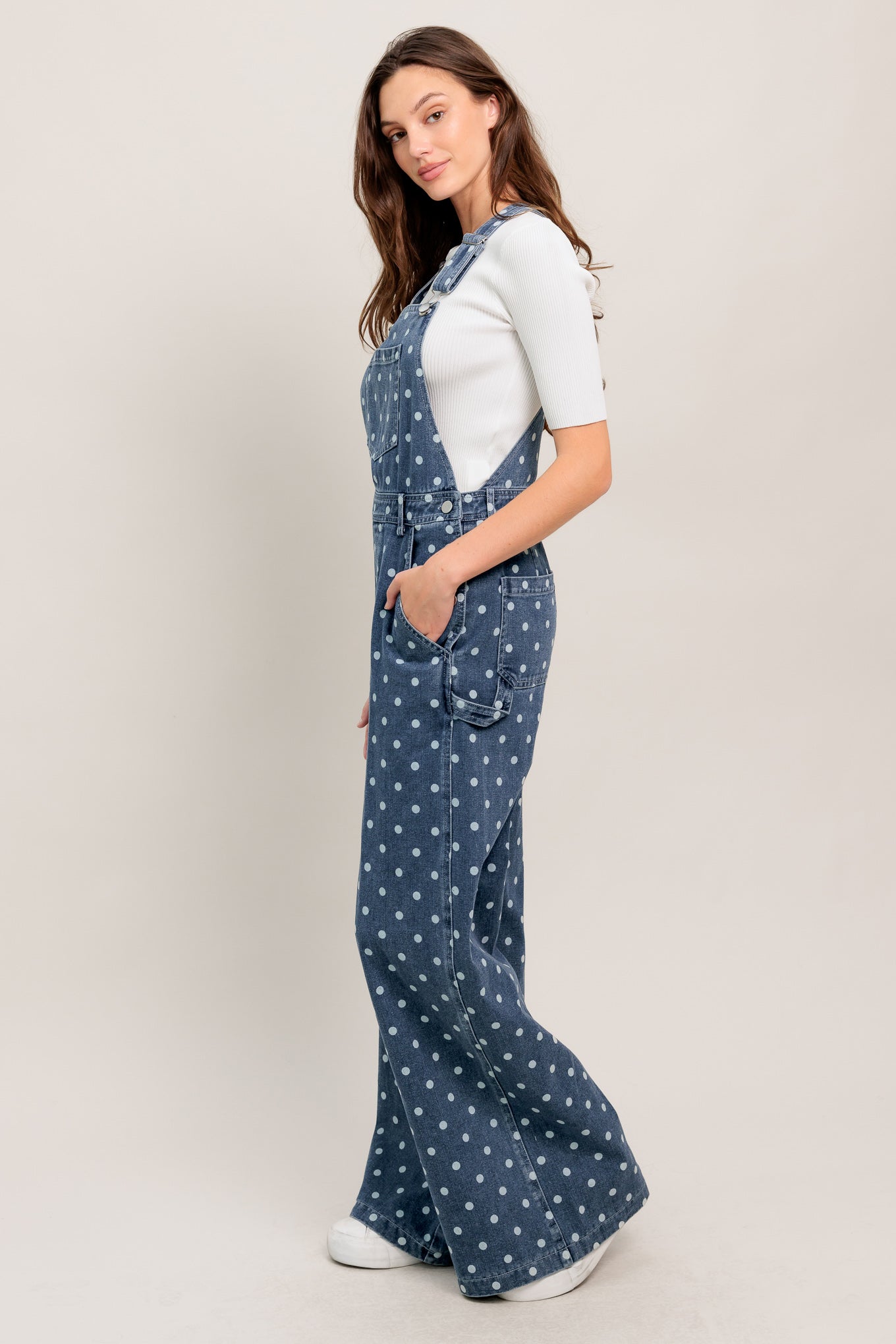 
A printed denim overall with pockets and wide leg

Details:

Self : 100% Cotton

Size &amp; Fit

- Model is 5`8" And Wearing Size Small
- Measurements Taken From Size Small
- Approx. Length: 60" Flying Tomato