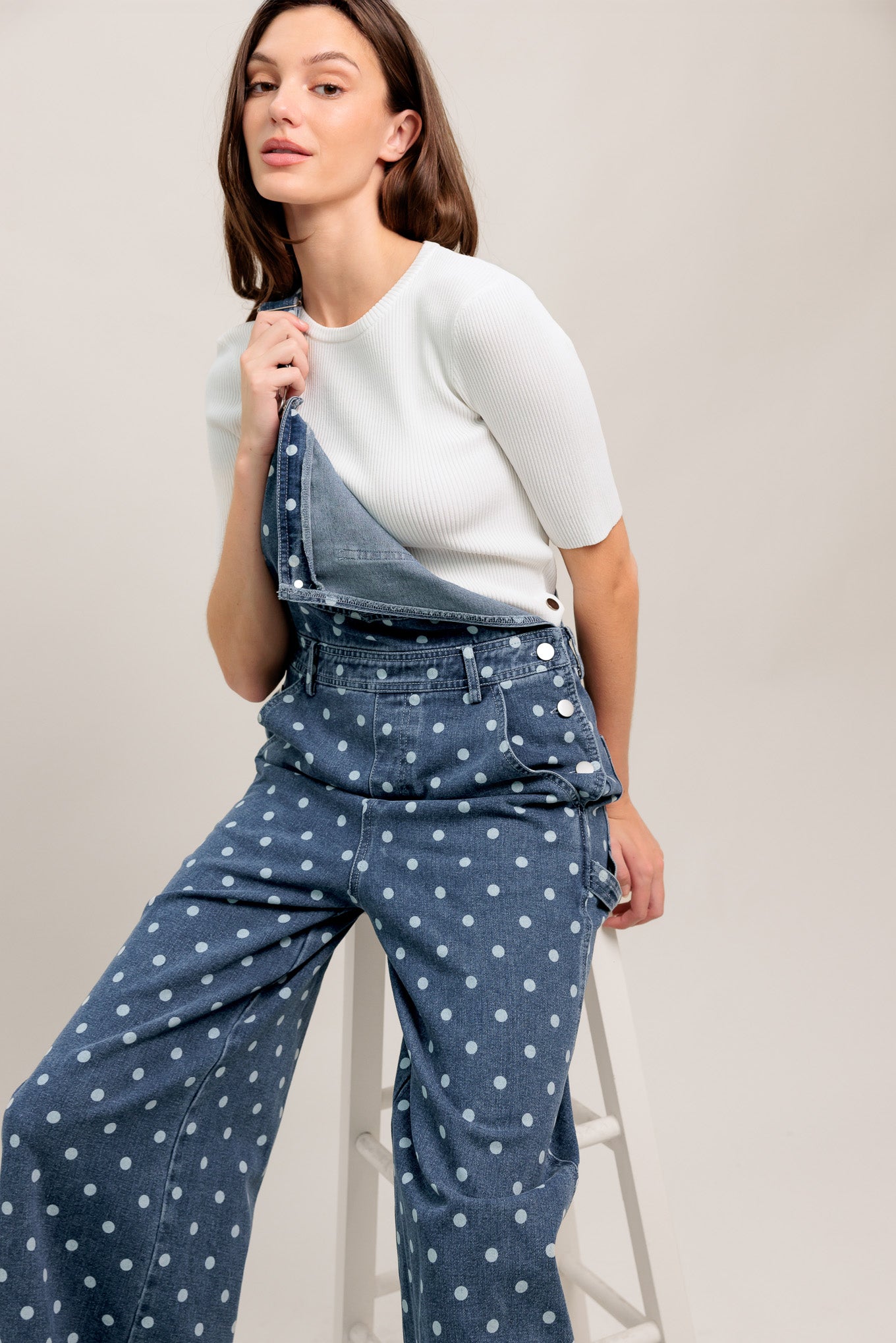 
A printed denim overall with pockets and wide leg

Details:

Self : 100% Cotton

Size &amp; Fit

- Model is 5`8" And Wearing Size Small
- Measurements Taken From Size Small
- Approx. Length: 60" Flying Tomato