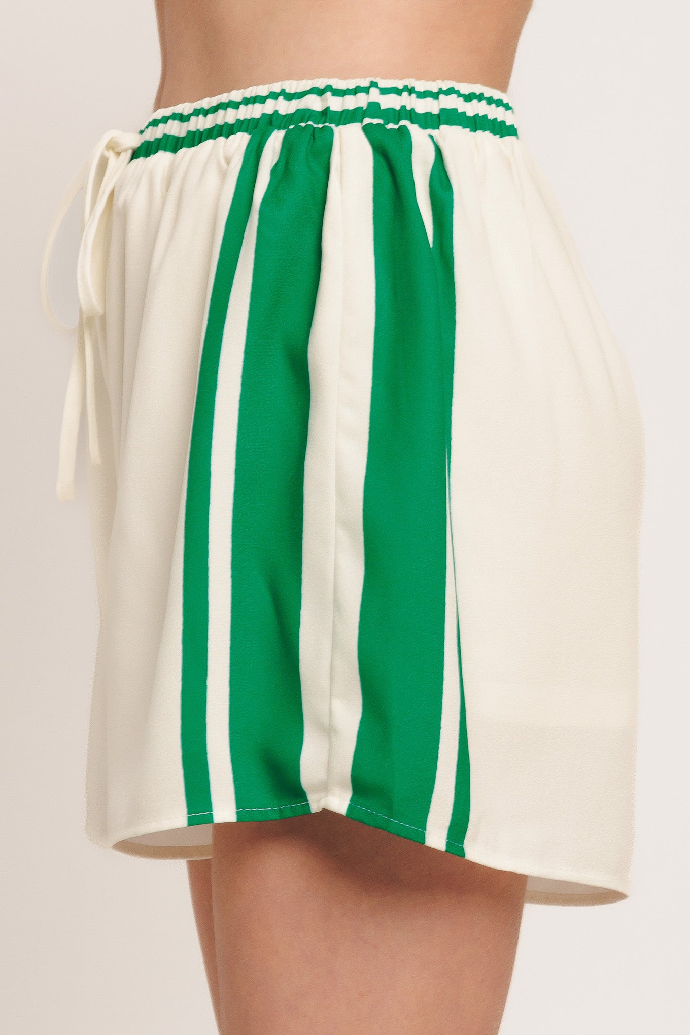 A printed woven short with elasticized waist and tie. Matching top IT14021B

Details:

Self: 100% Polyester

Lining: 100% Polyester

Size & Fit

-Model is 5`8" And Wearing Size Small
-Measurements Taken From Size Small
-Approx. Length: 16"