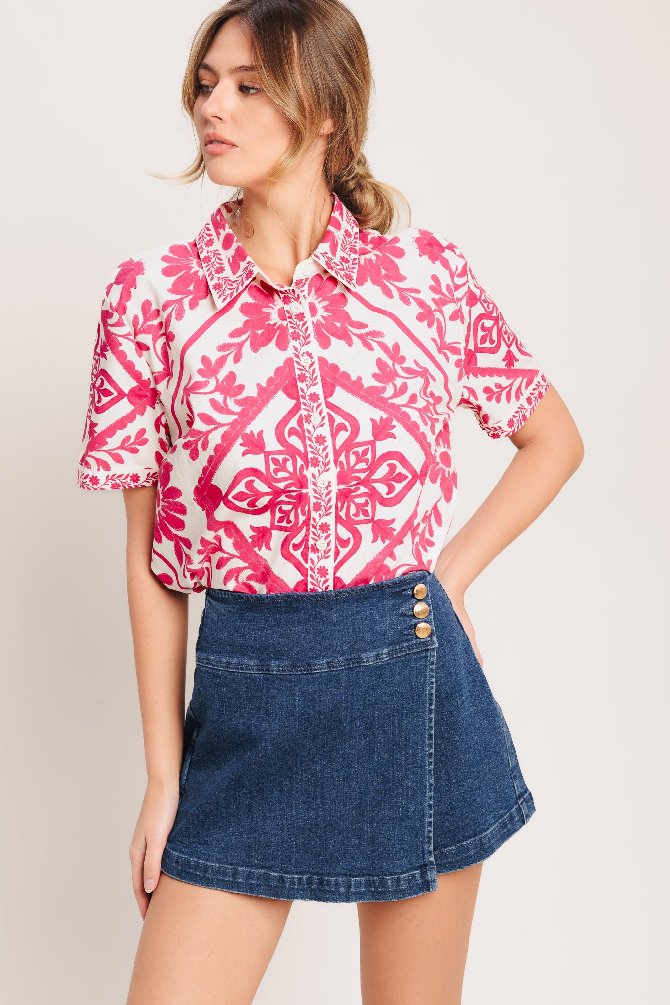 Details:

Self: 85% Cotton 5% Polyester 8% Viscose 2% Spandex

Size & Fit

-Model is 5`8" And Wearing Size Small
-Measurements Taken From Size Small
-Approx. Length: 14"