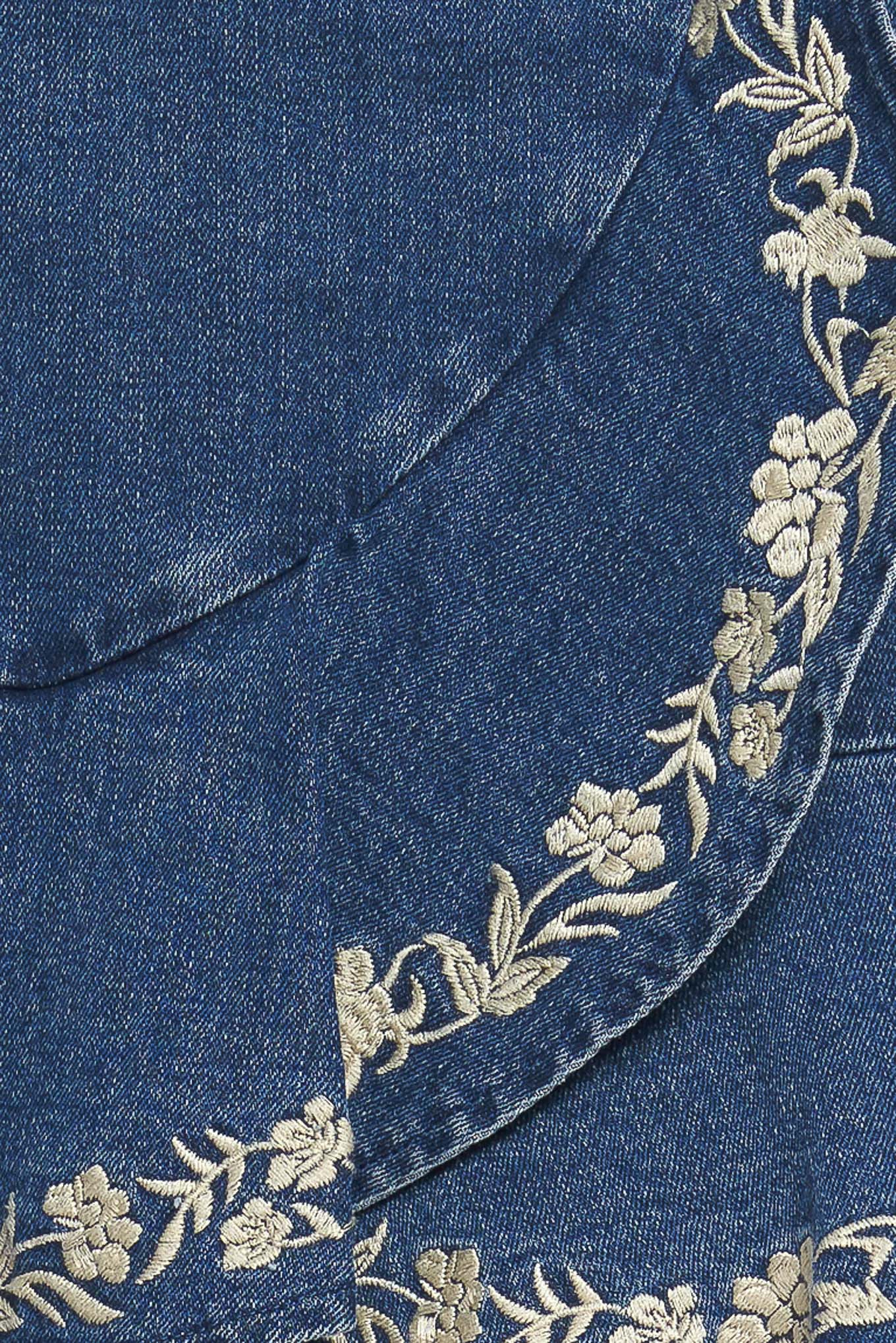 
A washed denim skort featuring embroidered ruffle hem and side zipper closure

Details:

Self : 99% Cotton 1% Spandex

Size &amp; Fit

- Model is 5`8" And Wearing Size Small
- Measurements Taken From Size Small
- Approx. Length: 16" Flying Tomato