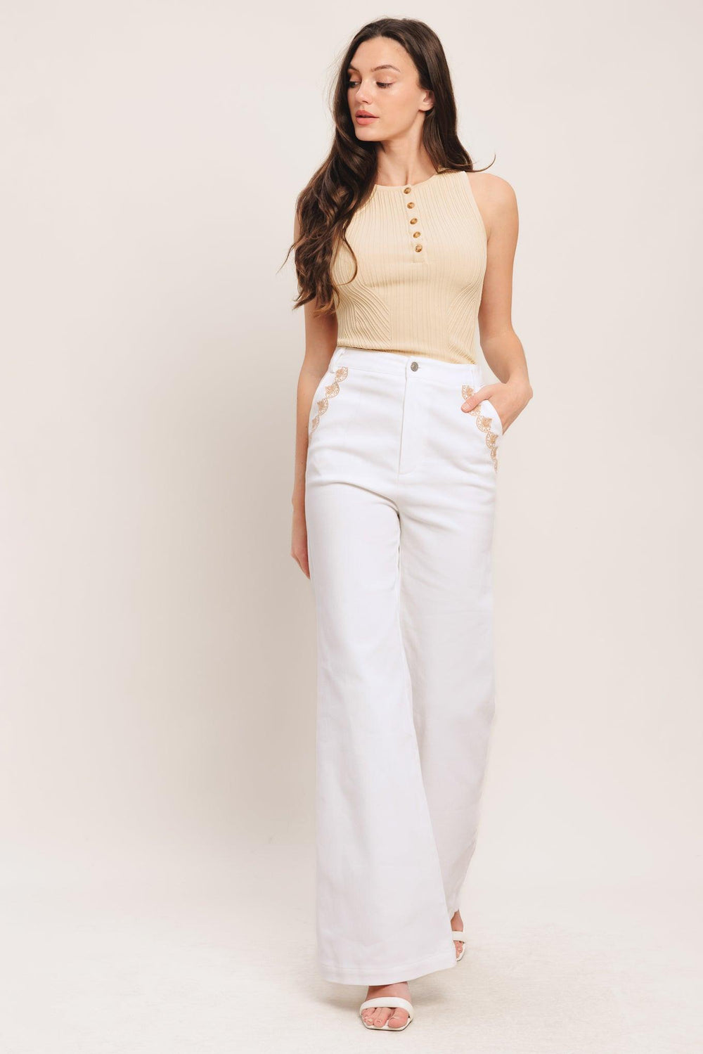 A solid woven pant featuring front closure, embroidery detail and wide leg

Details:

Self: 97% Cotton 3% Spandex

Size & Fit

-Model is 58 And Wearing Size Small
-Measurements Taken From Size Small
-Approx. Length: 44"
