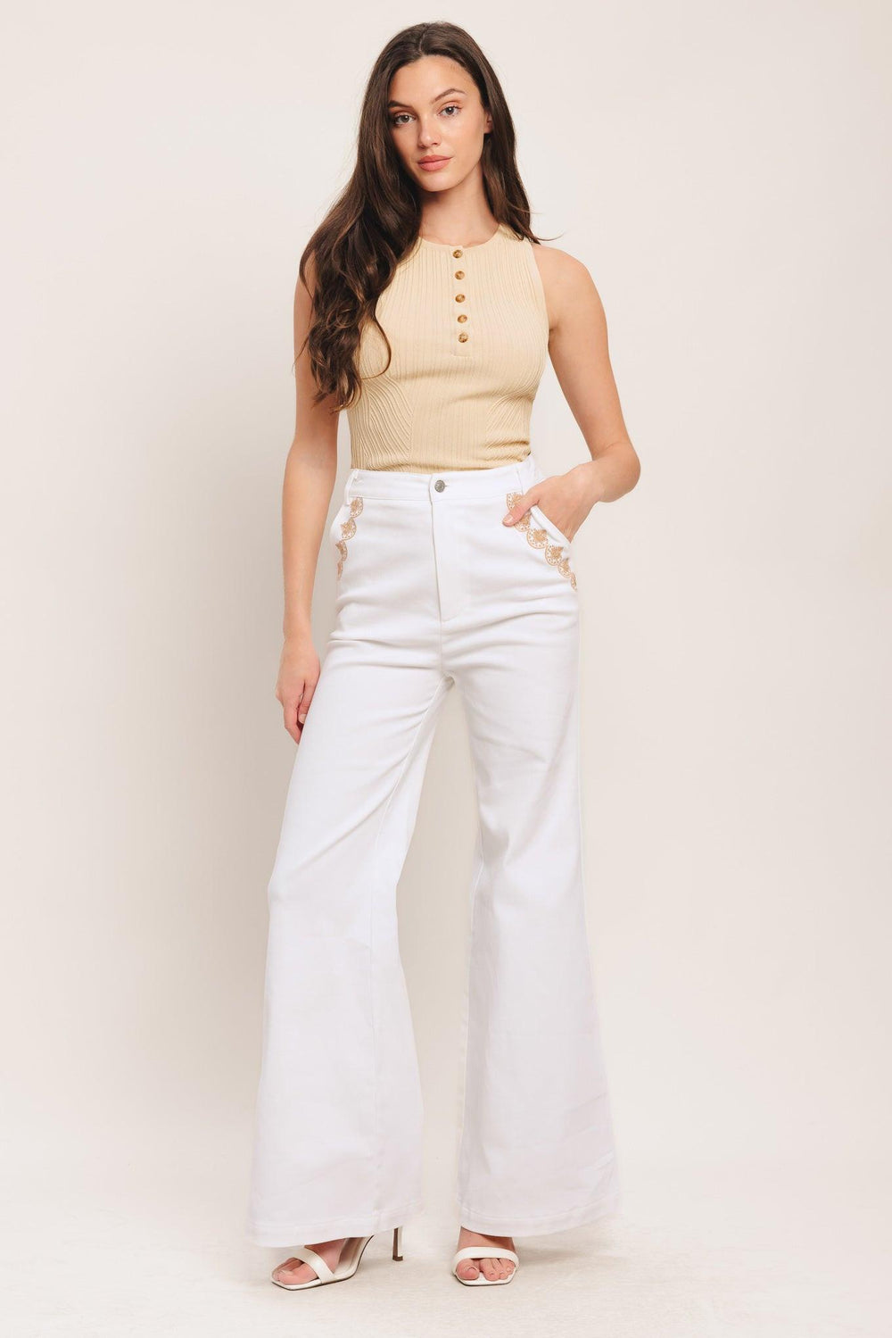 A solid woven pant featuring front closure, embroidery detail and wide leg

Details:

Self: 97% Cotton 3% Spandex

Size & Fit

-Model is 58 And Wearing Size Small
-Measurements Taken From Size Small
-Approx. Length: 44"