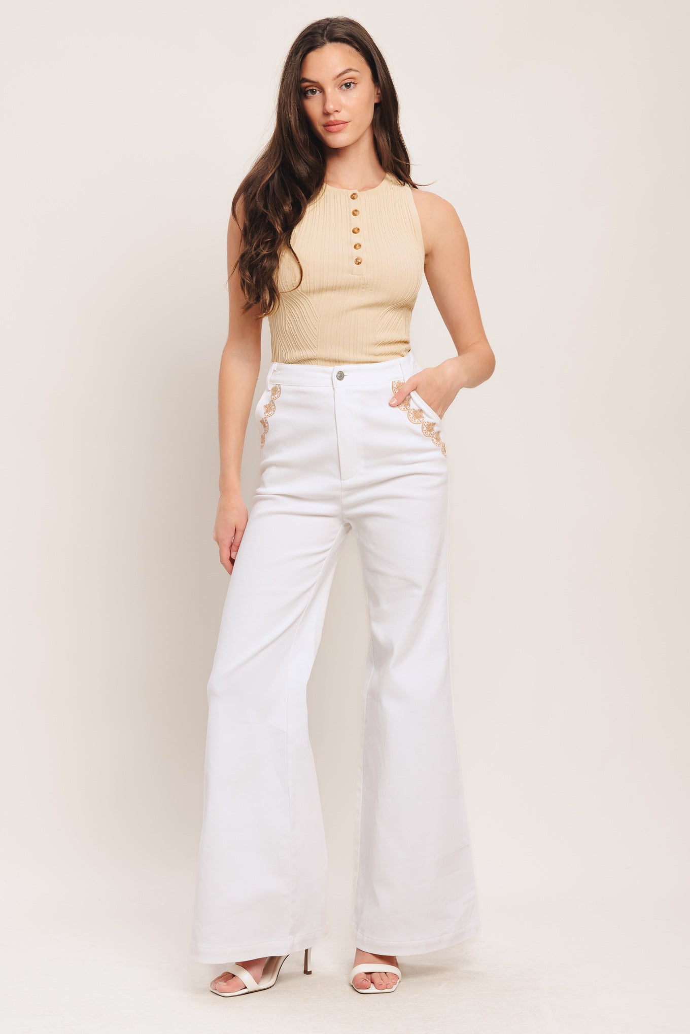 A solid woven pant featuring front closure, embroidery detail and wide leg

Details:

Self: 97% Cotton 3% Spandex

Size & Fit

-Model is 58 And Wearing Size Small
-Measurements Taken From Size Small
-Approx. Length: 44"