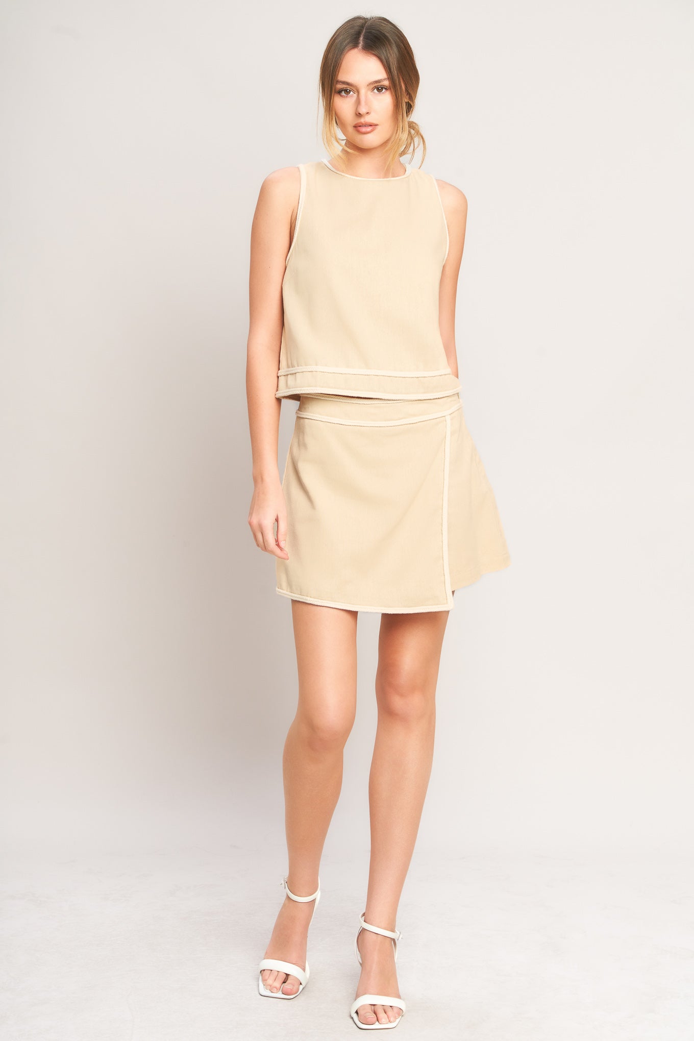 ELEVATED ESSENTIAL WOVEN SKORT