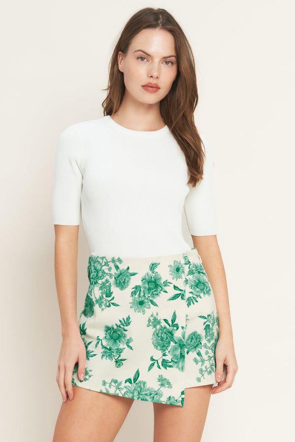 BOTANICAL POP WOVEN SKORT.
