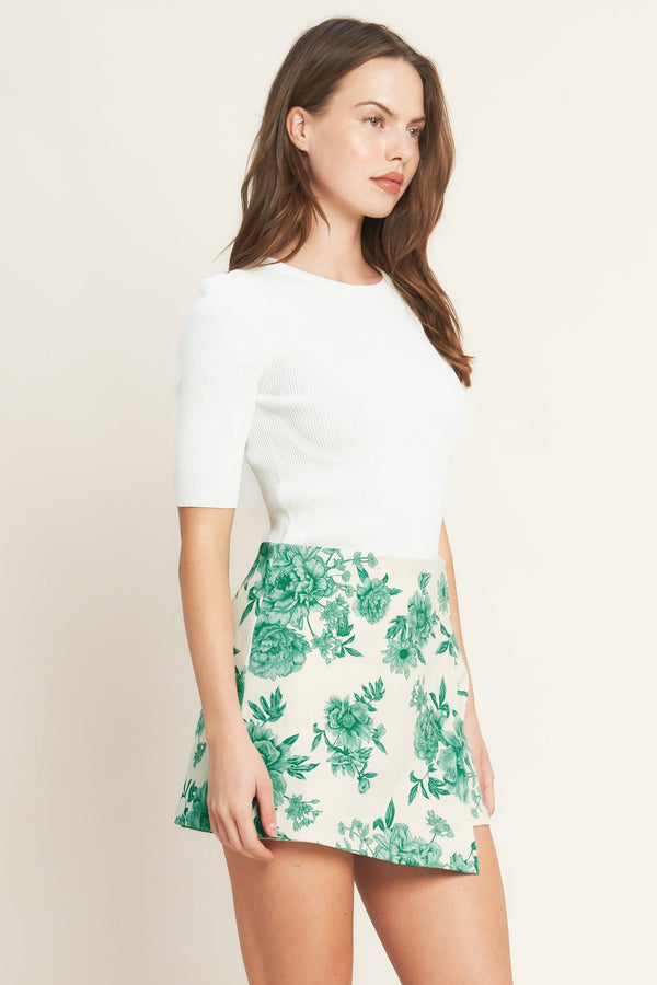 BOTANICAL POP WOVEN SKORT.