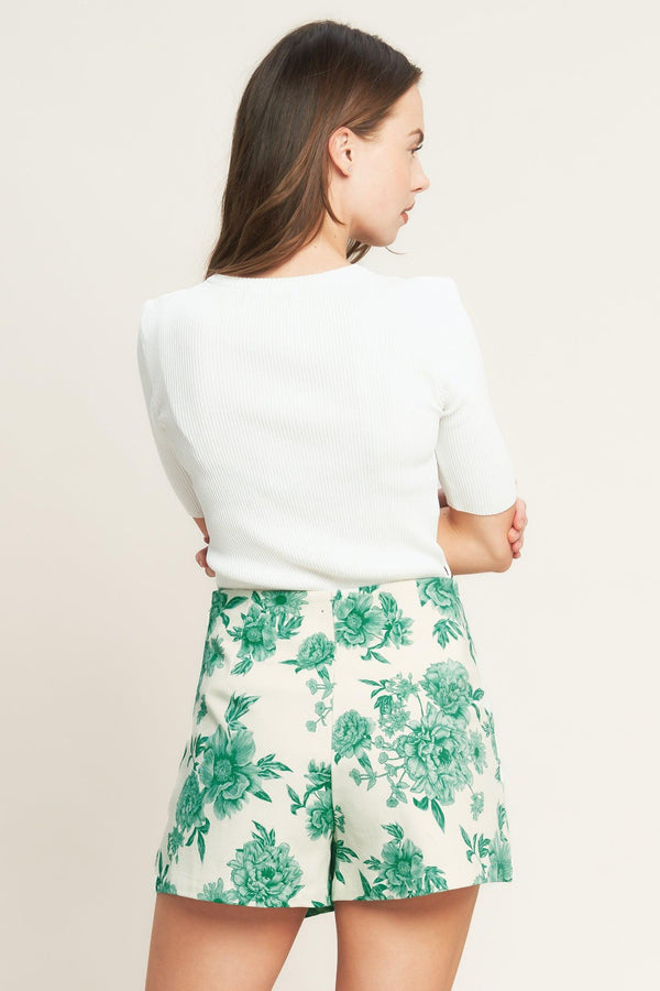 BOTANICAL POP WOVEN SKORT.