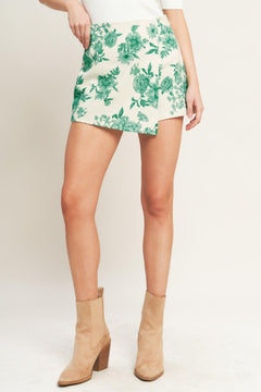 BOTANICAL POP WOVEN SKORT.