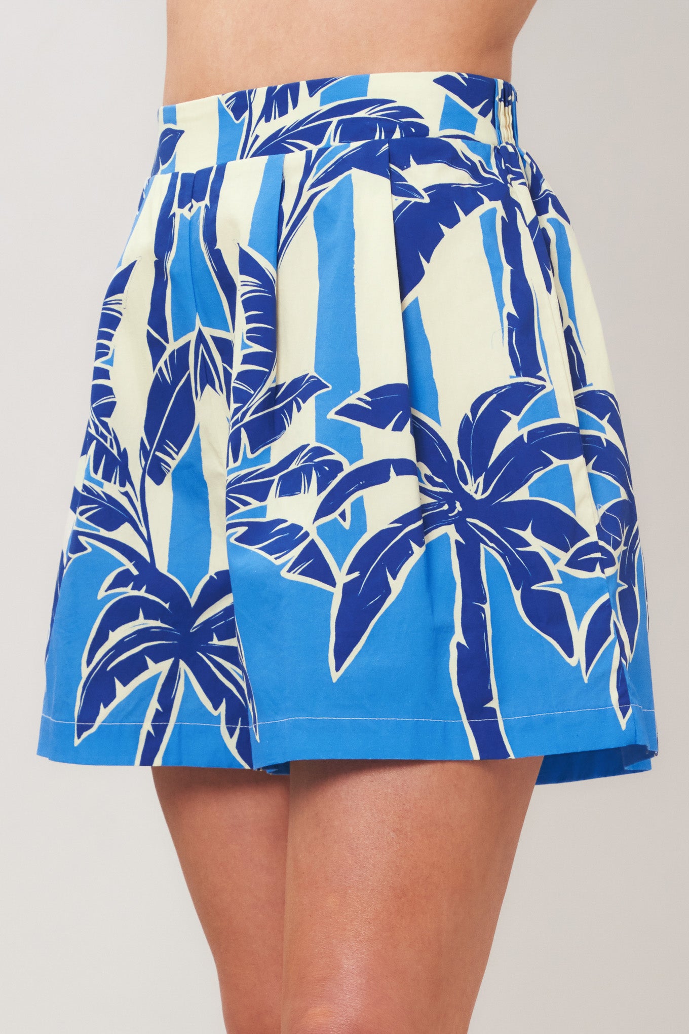 NOIR RESORT WOVEN SHORTS.