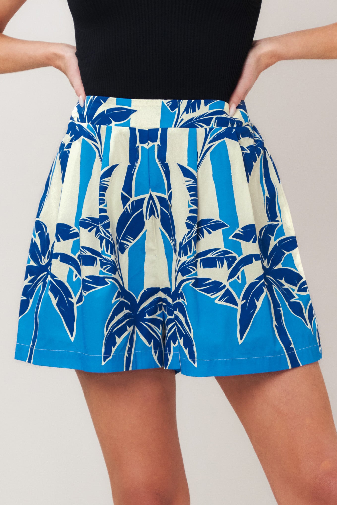 NOIR RESORT WOVEN SHORTS.