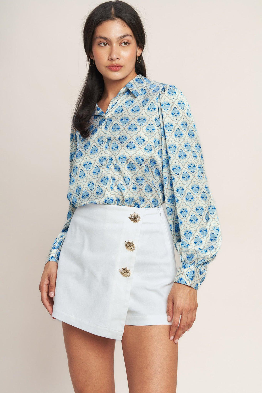 
A solid woven skort with button and side zipper closure

Details:

Self : 97% Cotton 3% Spandex

Size &amp; Fit

- Model is 5`8" And Wearing Size Small
- Measurements Taken From Size Small
- Approx. Length: 16" FLYING TOMATO