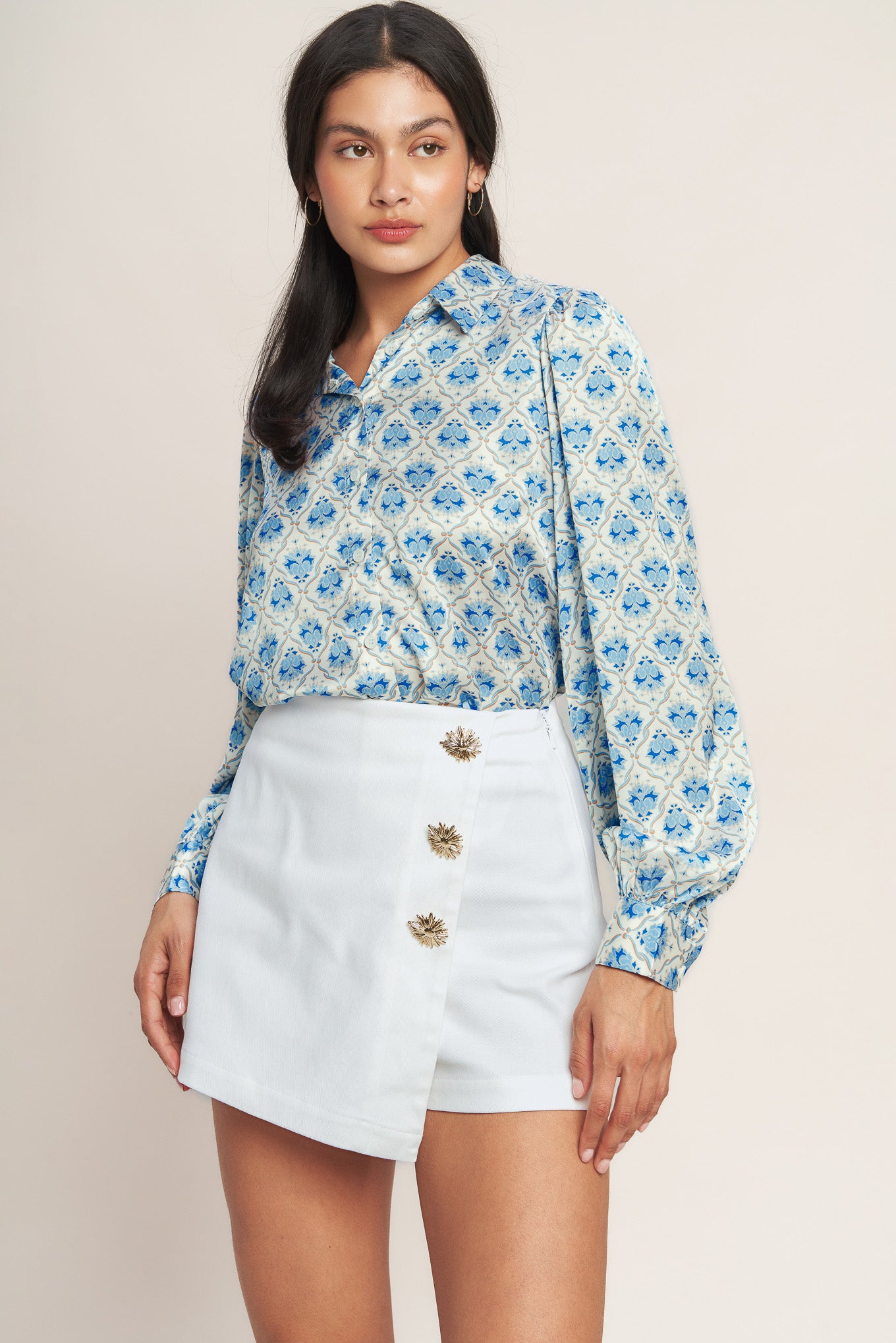 
A solid woven skort with button and side zipper closure

Details:

Self : 97% Cotton 3% Spandex

Size &amp; Fit

- Model is 5`8" And Wearing Size Small
- Measurements Taken From Size Small
- Approx. Length: 16" FLYING TOMATO