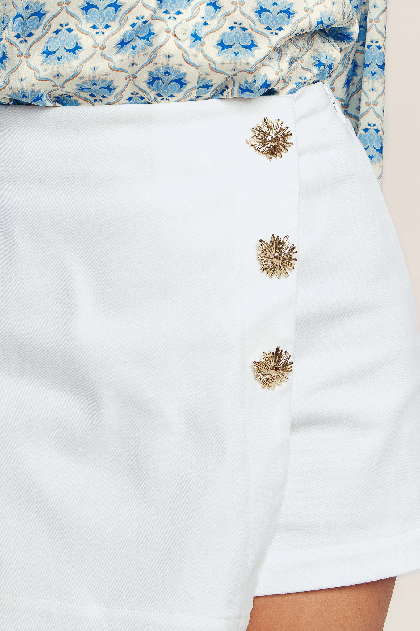 THE DETAILS MAKE IT WOVEN SKORT