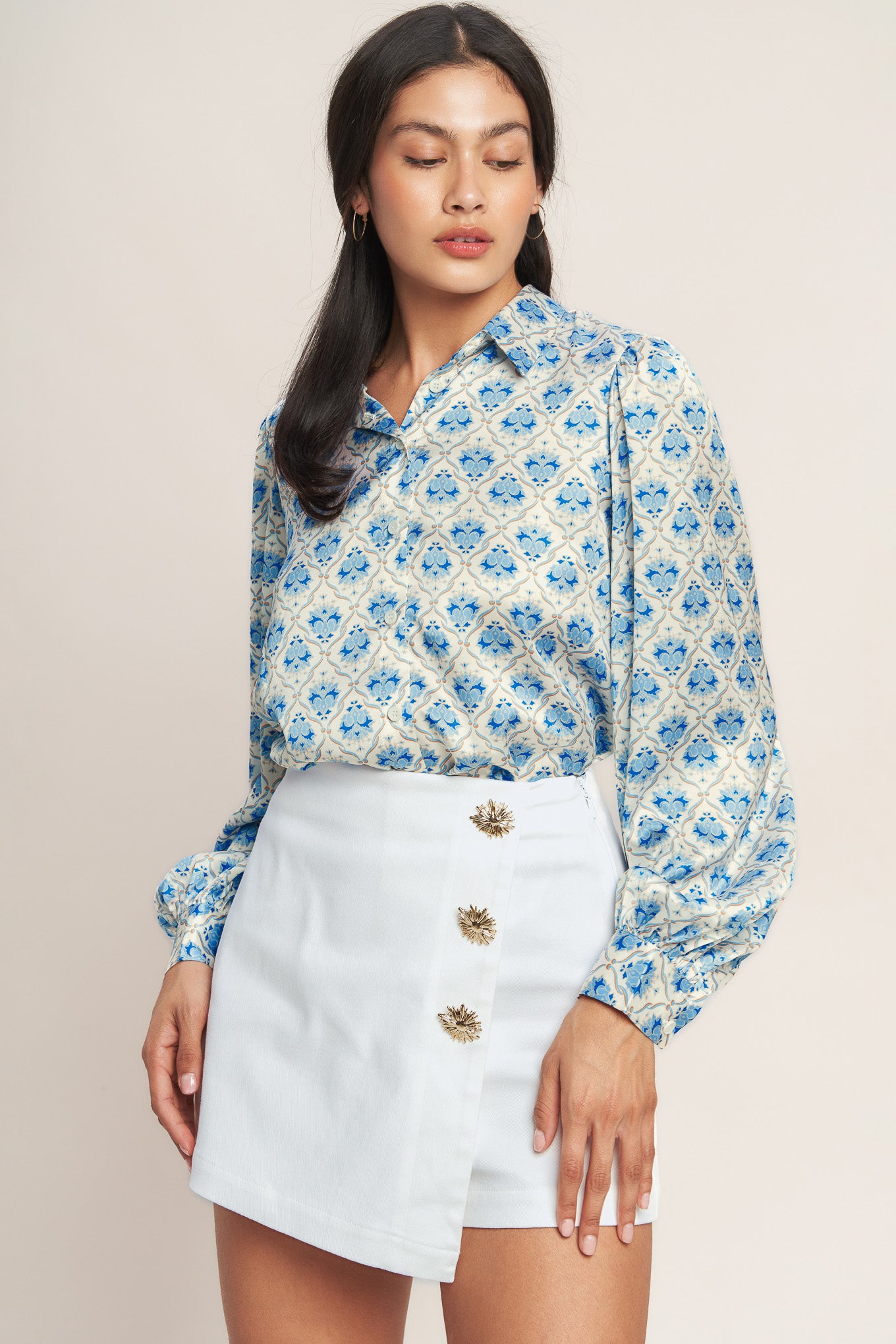 
A solid woven skort with button and side zipper closure

Details:

Self : 97% Cotton 3% Spandex

Size &amp; Fit

- Model is 5`8" And Wearing Size Small
- Measurements Taken From Size Small
- Approx. Length: 16" FLYING TOMATO