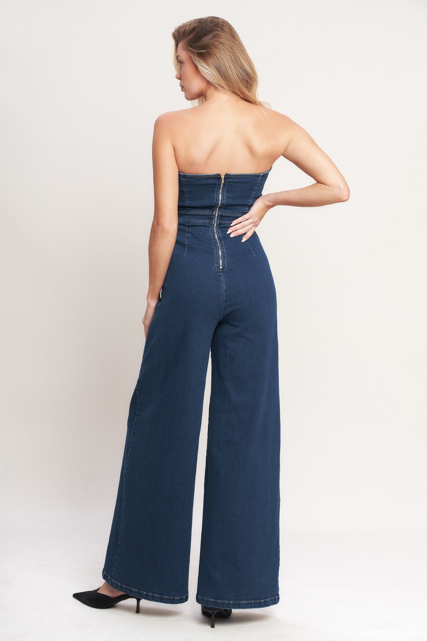 A washed denim jumpsuit featuring strapless, sweetheart neckline, side pockets with buttons, wide leg and back zipper closure

Details:

Self: 75% Cotton 23% Polyester 2% Spandex

Size & Fit

- Model is 5`8" And Wearing Size Small
- Measurements Taken From Size Small
- Approx. Length: 54"