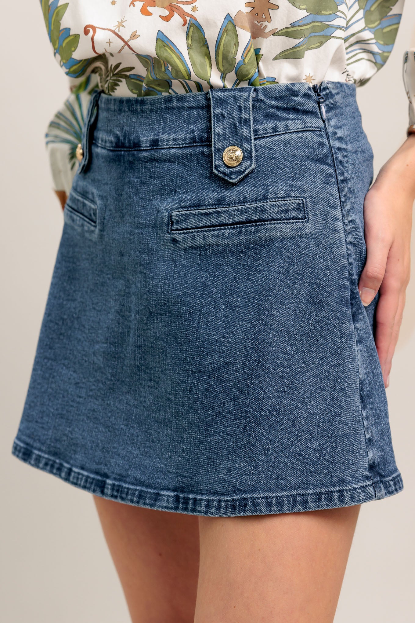High-waisted washed denim mini skirt with a clean A-line shape and gold button details

Details:

Self: 99% Cotton 1% Spandex

Size & Fit

- Model is 5`8" And Wearing Size Small
- Measurements Taken From Size Small
- Approx. Length: 16"