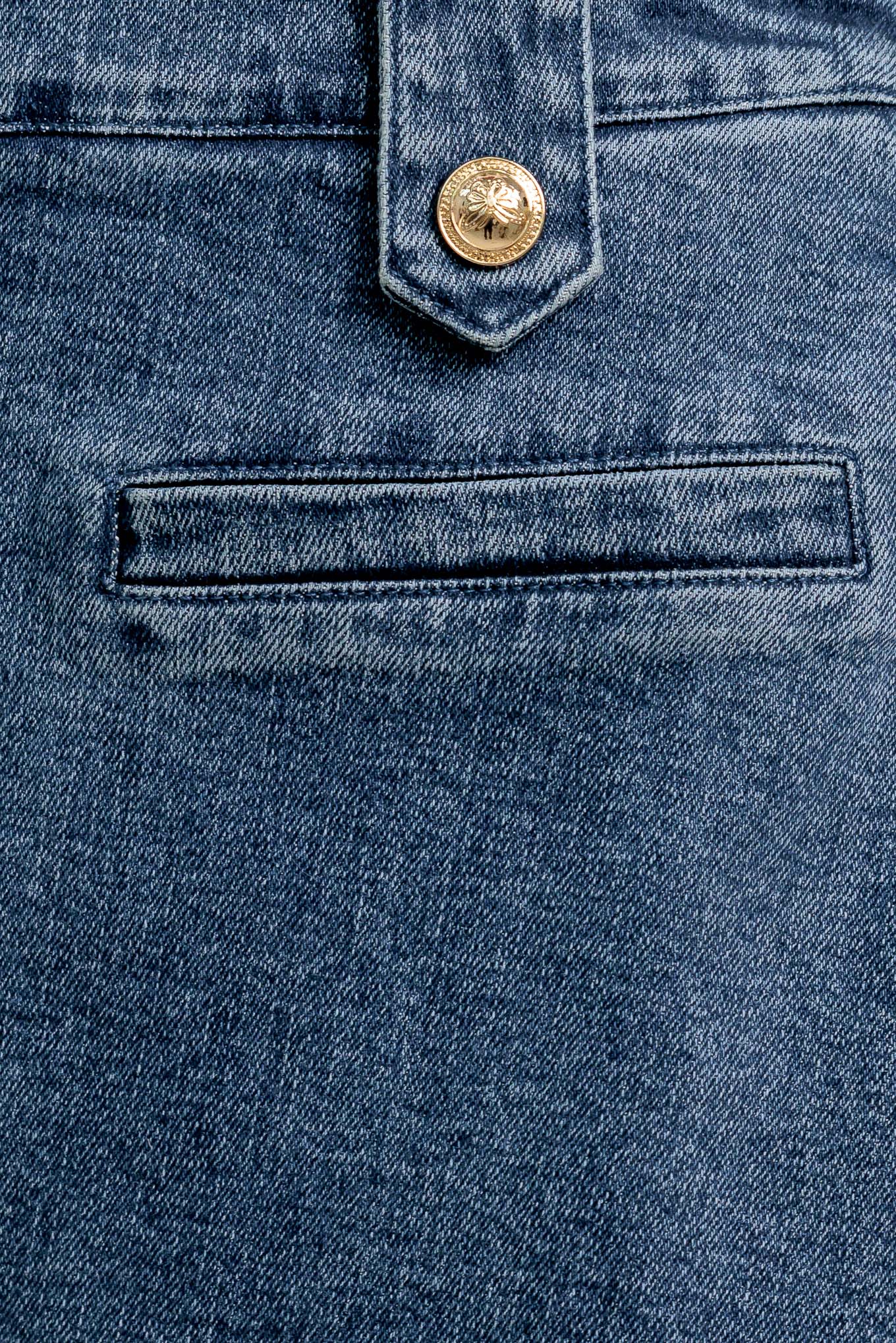 High-waisted washed denim mini skirt with a clean A-line shape and gold button details

Details:

Self: 99% Cotton 1% Spandex

Size & Fit

- Model is 5`8" And Wearing Size Small
- Measurements Taken From Size Small
- Approx. Length: 16"