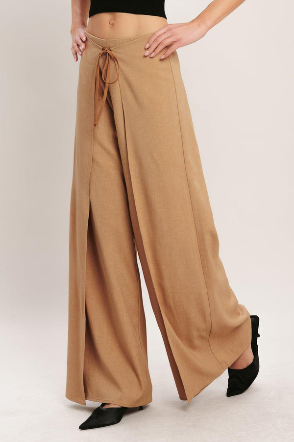 CARAMEL COAST WOVEN PANTS.