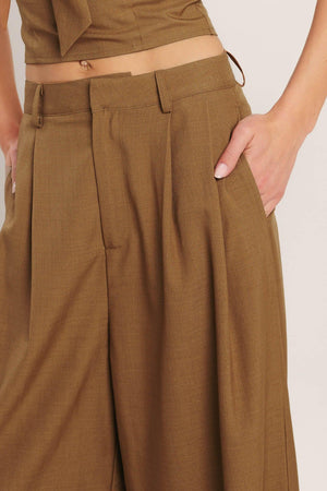 UMBER FLOW WOVEN WIDE LEG PANTS.