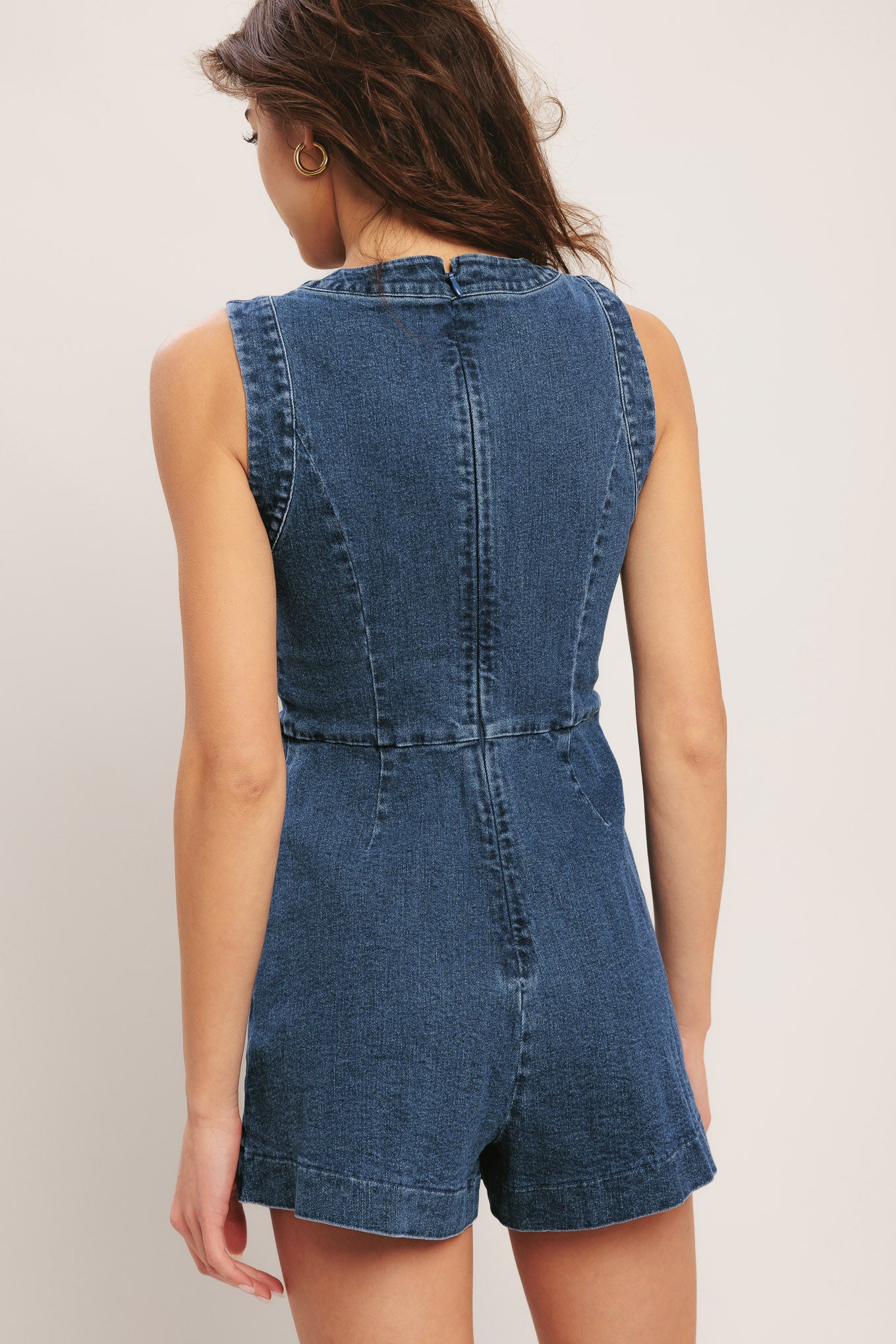 
A washed denim skort romper featuring round neckline, sleeveless, side button detail and back zipper closure

Details:

Self : 99% Cotton 1% Spandex

Size &amp; Fit

- Model is 5`8" And Wearing Size Small
- Measurements Taken From Size Small
- Approx. Length: 31"