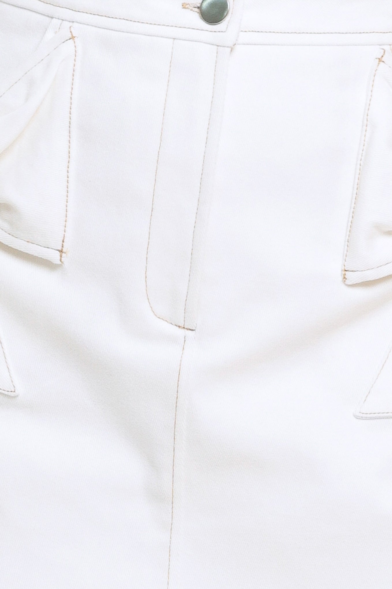 Close-up of a white skort with a button detail | Flying Tomato