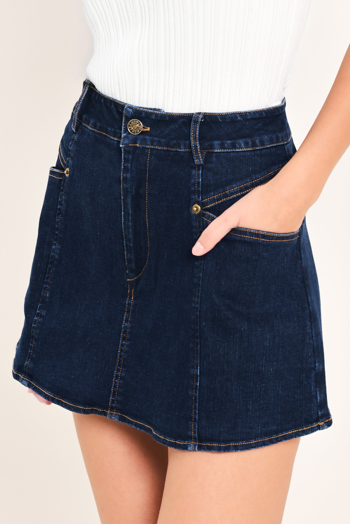 Woman wearing a dark blue denim skort with pockets | Flying Tomato