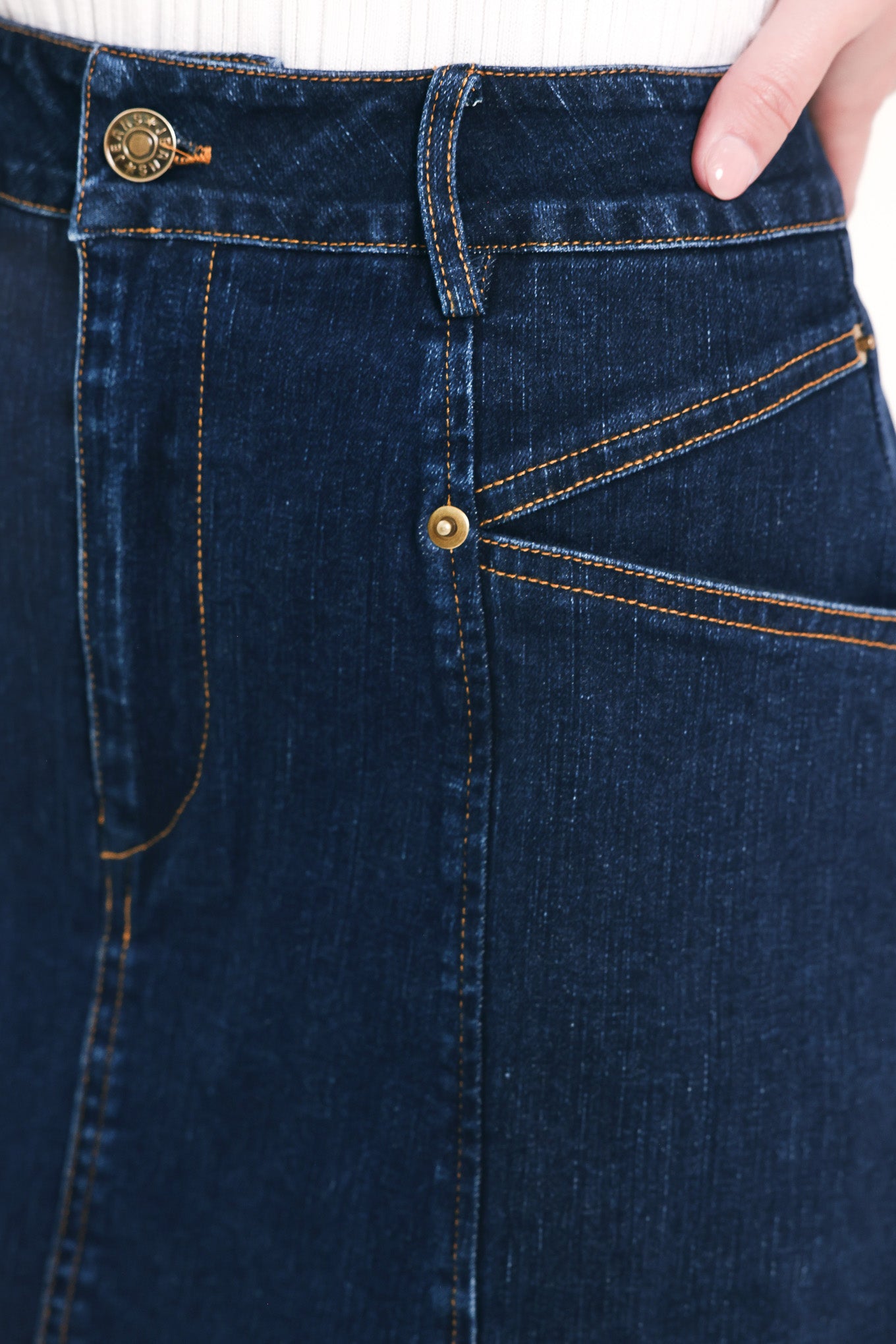 Woman wearing a dark blue denim skort with pockets | Flying Tomato