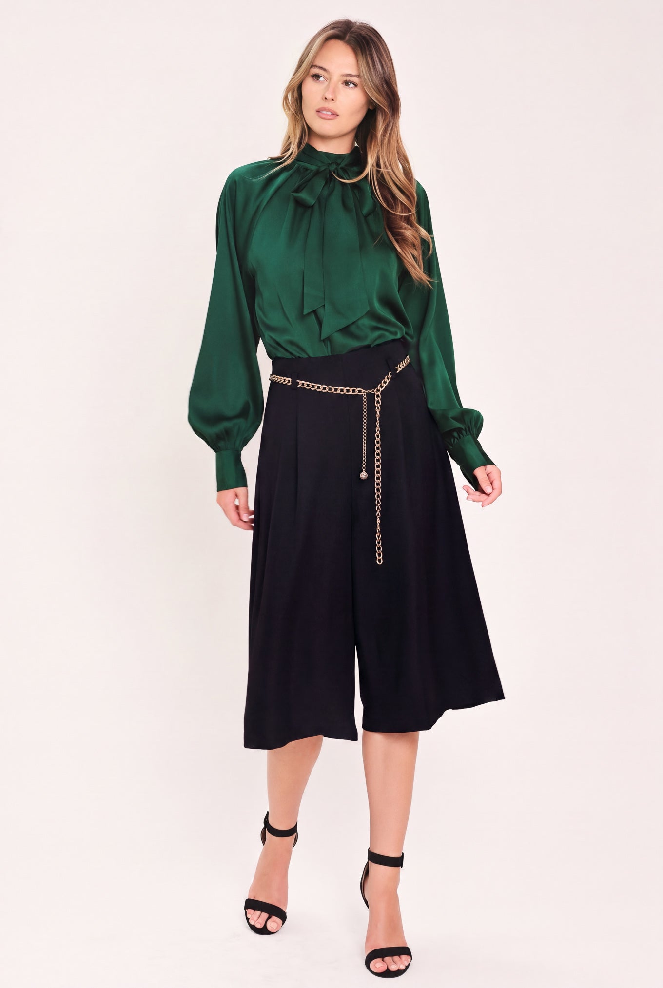 NIGHT OUT CHAIN BELTED CULOTTE PANTS