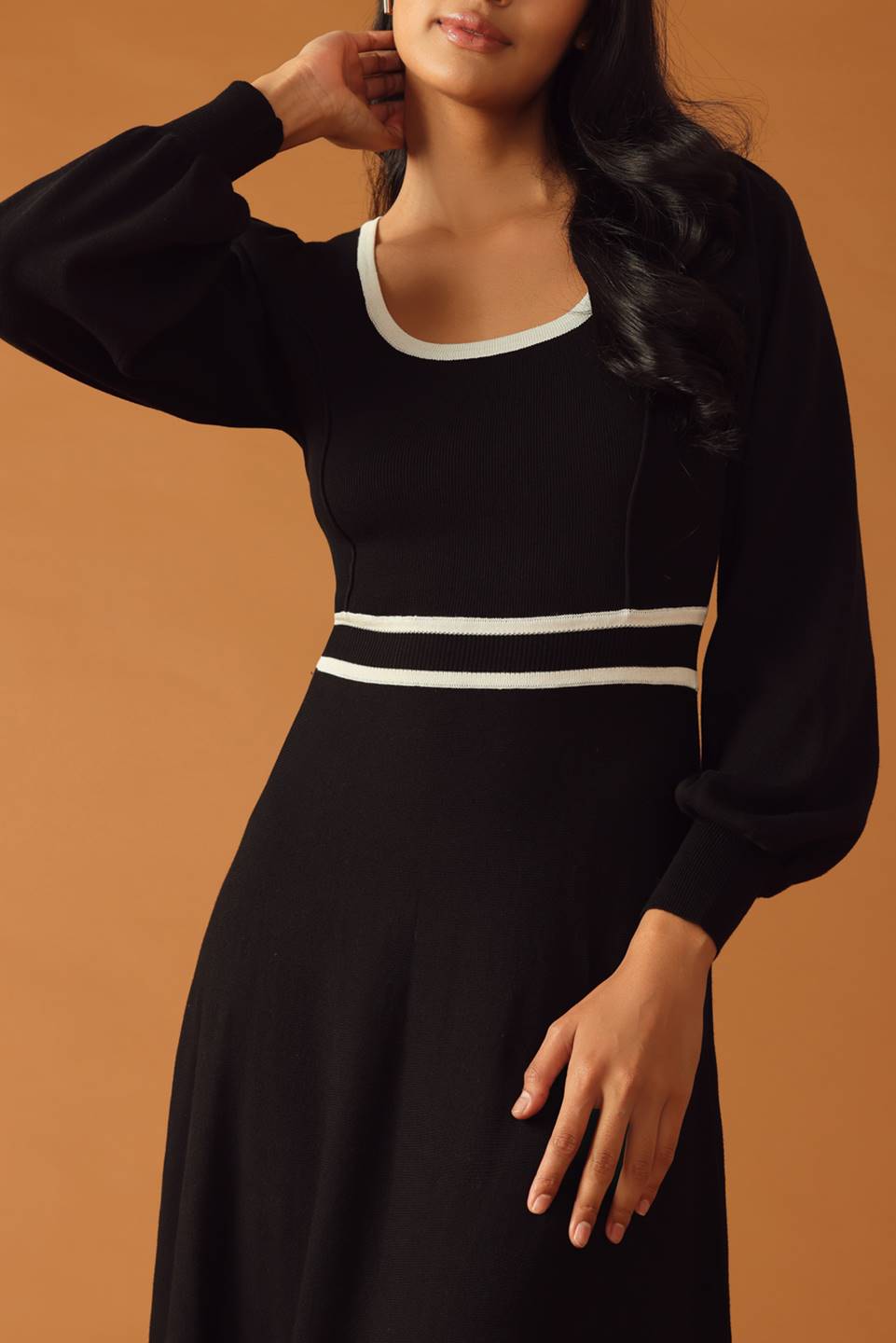 CEDAR LINE ELEGANCE SWEATER MIDI DRESS