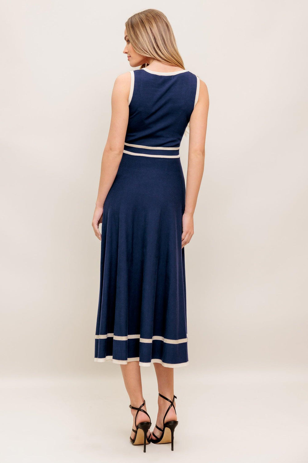 DREAMY DAISY KNIT MIDI DRESS.
