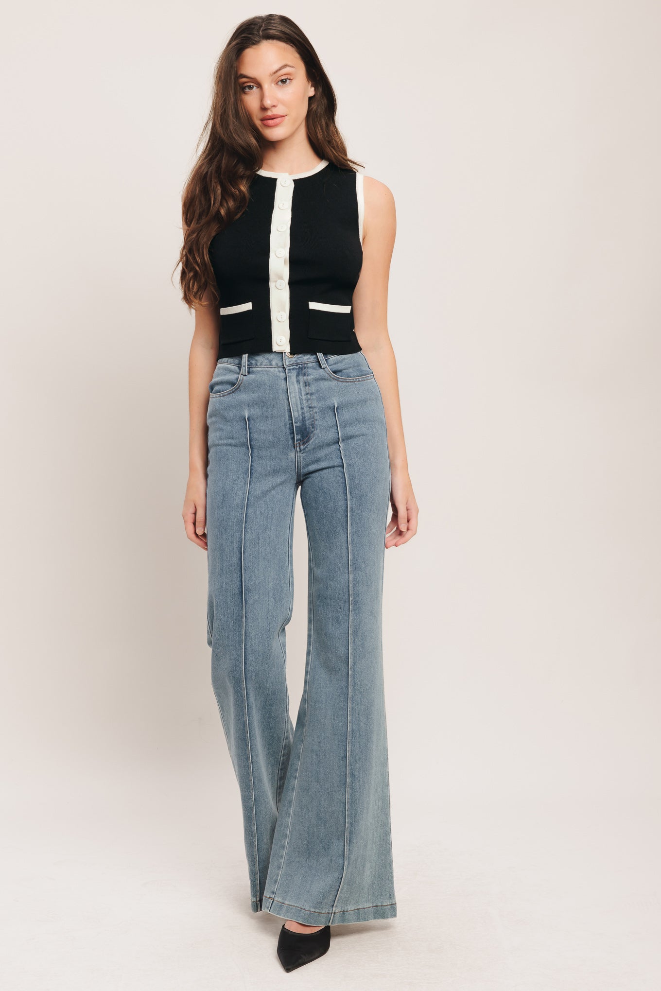 A color blocked sweater knit top with round neckline, sleeveless, front pockets and button down

Details:

Self: 78% Viscose 22% Nylon

Size & Fit

-Model is 58 And Wearing Size Small
-Measurements Taken From Size Small
-Approx. Length: 18"