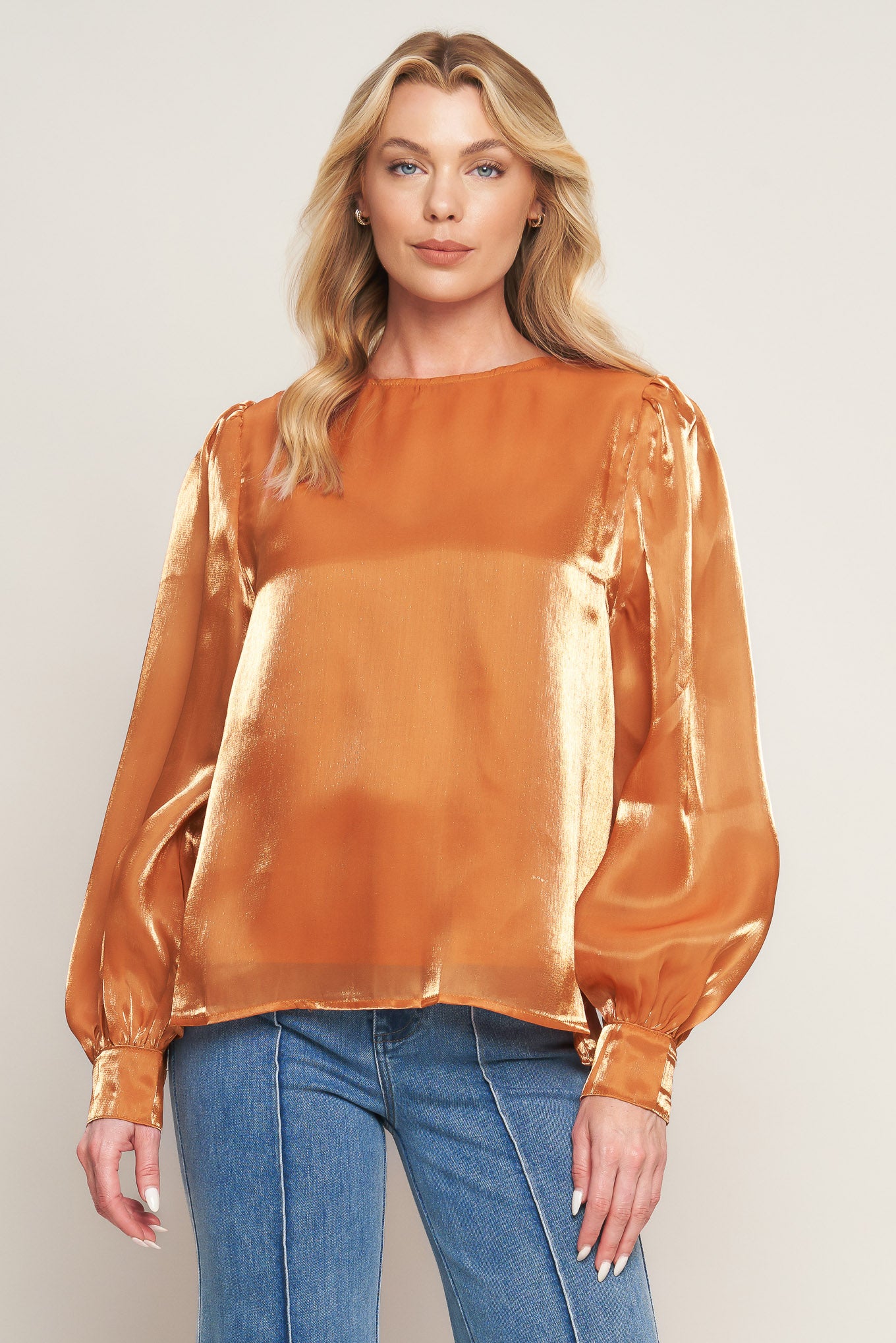 The OUTING LIGHT WOVEN TOP is perfect for everyday casual wear