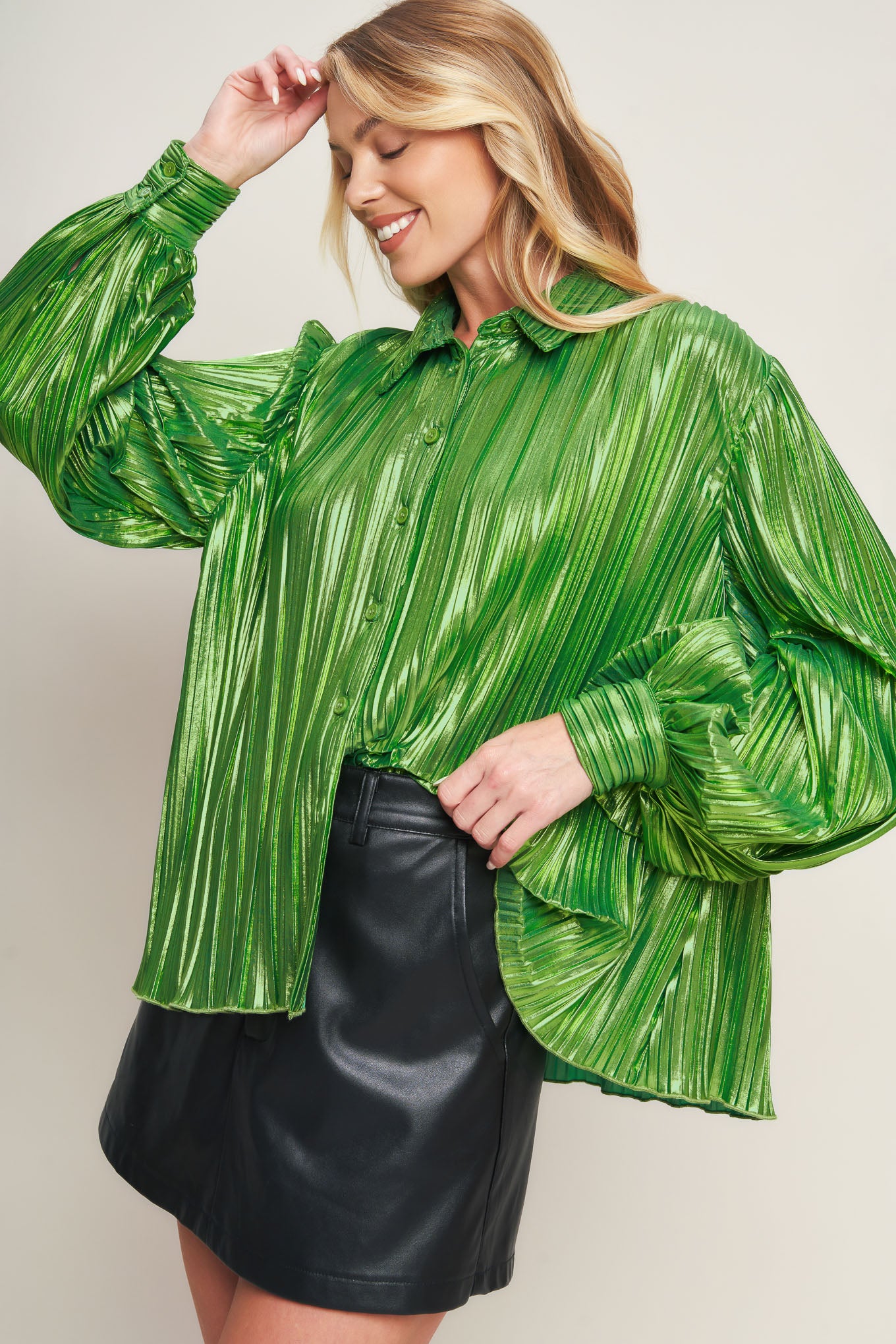 The CUTY AESTHETIC FOILED TOP is sure to turn heads and provide you with a fashionable and sophisticated look