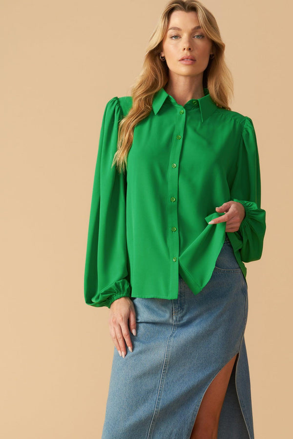 COMFORTABLE CHARM WOVEN TOP.