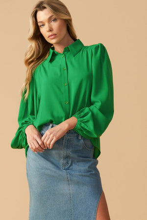 COMFORTABLE CHARM WOVEN TOP.