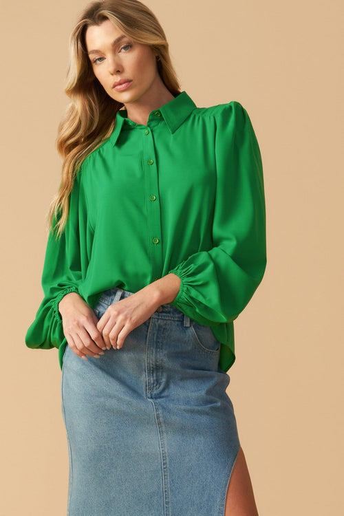 COMFORTABLE CHARM WOVEN TOP.