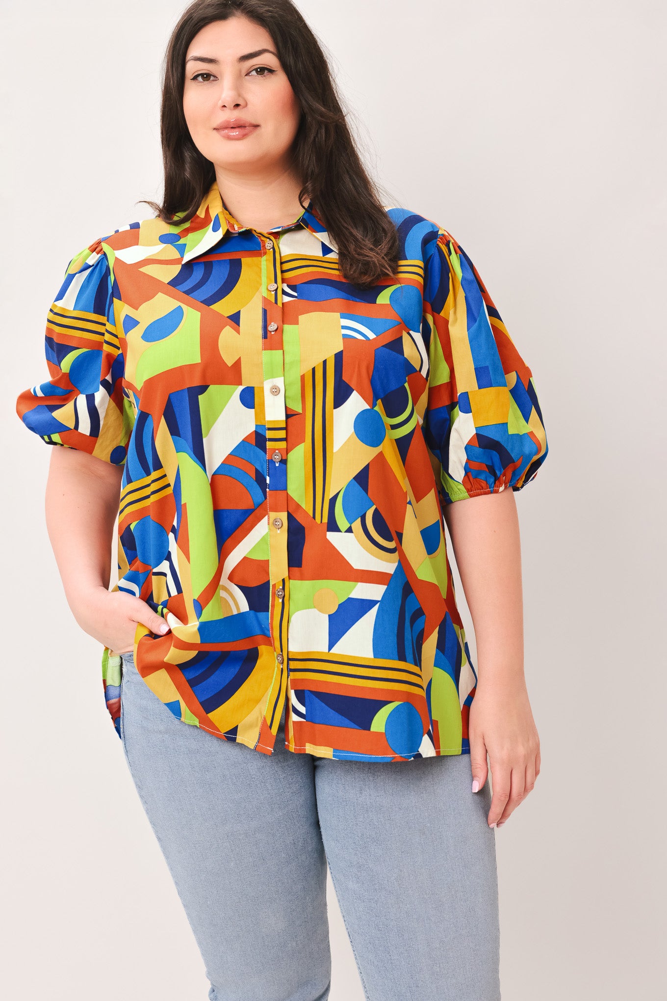 HEART ON DISPLAY WOVEN TOP.