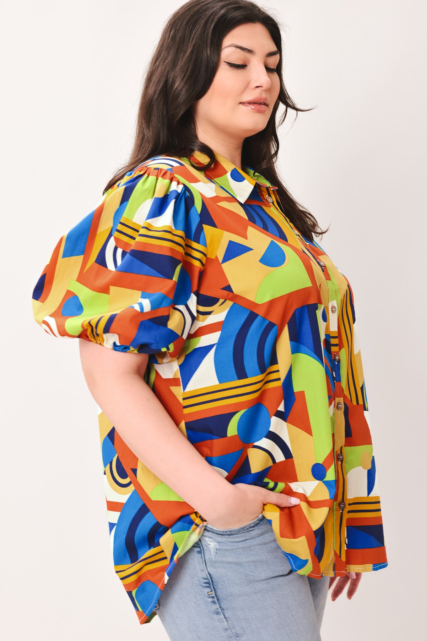 HEART ON DISPLAY WOVEN TOP.