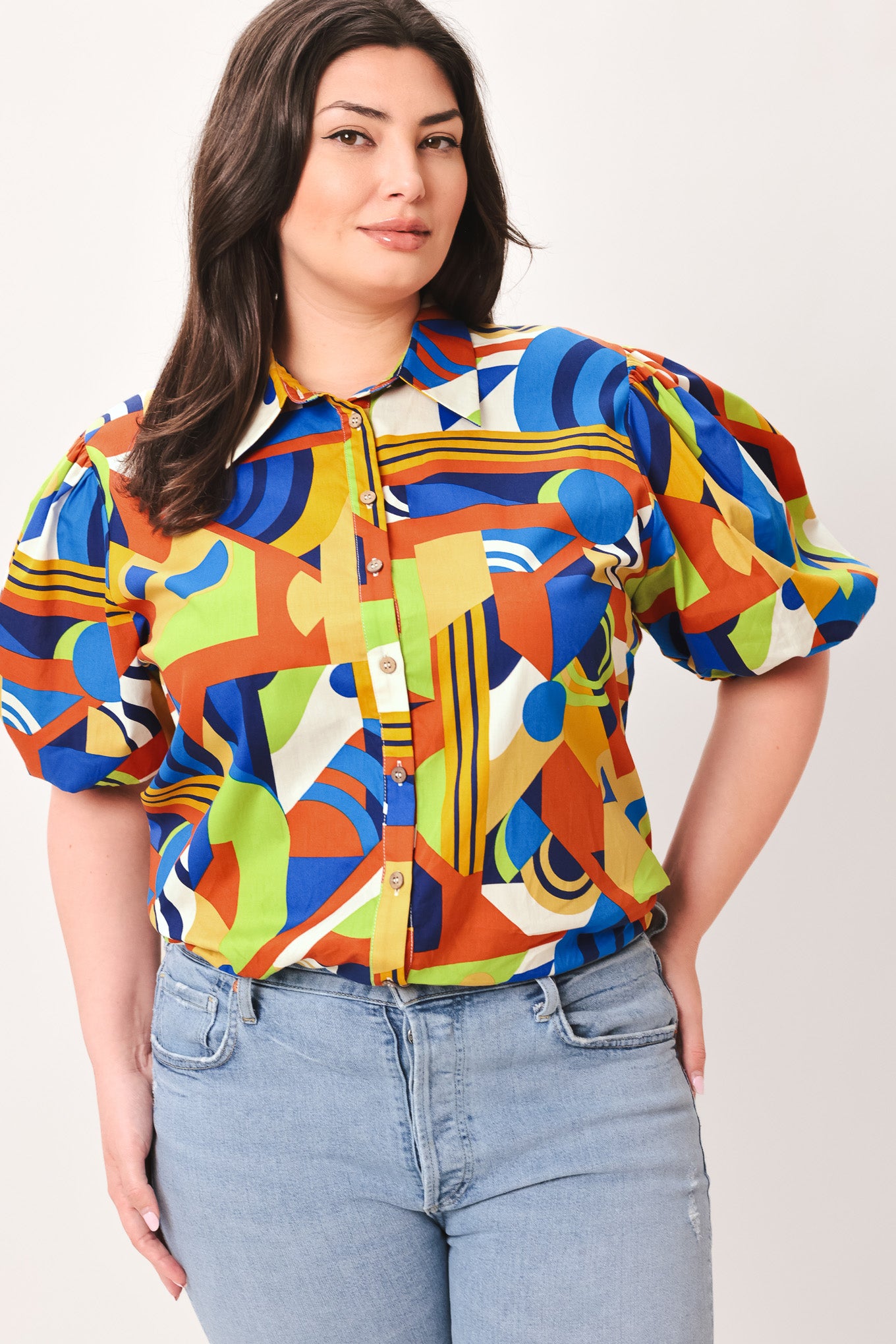 HEART ON DISPLAY WOVEN TOP.
