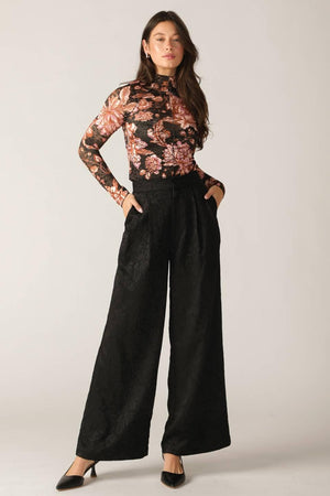 FIRESIDE CHATS STRETCH LACE TOP.