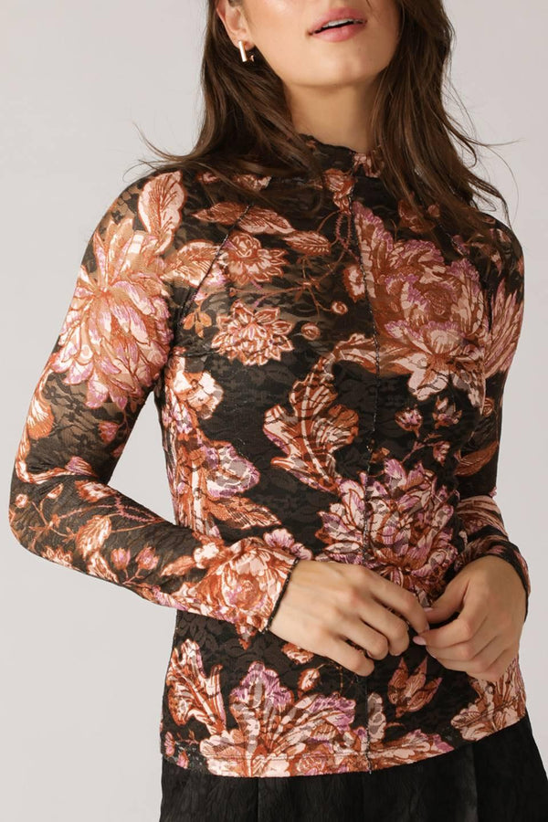 FIRESIDE CHATS STRETCH LACE TOP.