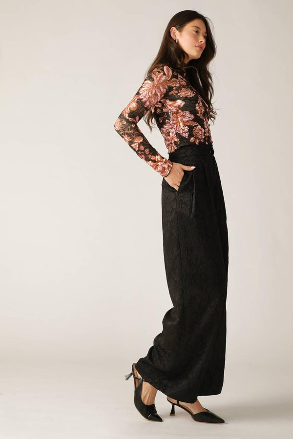 FIRESIDE CHATS STRETCH LACE TOP.