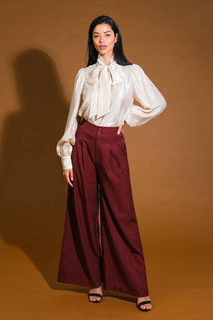 STUNNING  ASPECT WOVEN TOP.