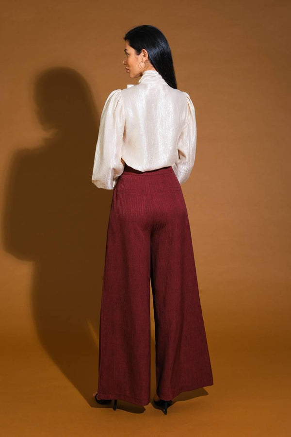 STUNNING  ASPECT WOVEN TOP.