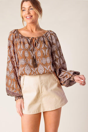 BE ALRIGHT WOVEN TOP.